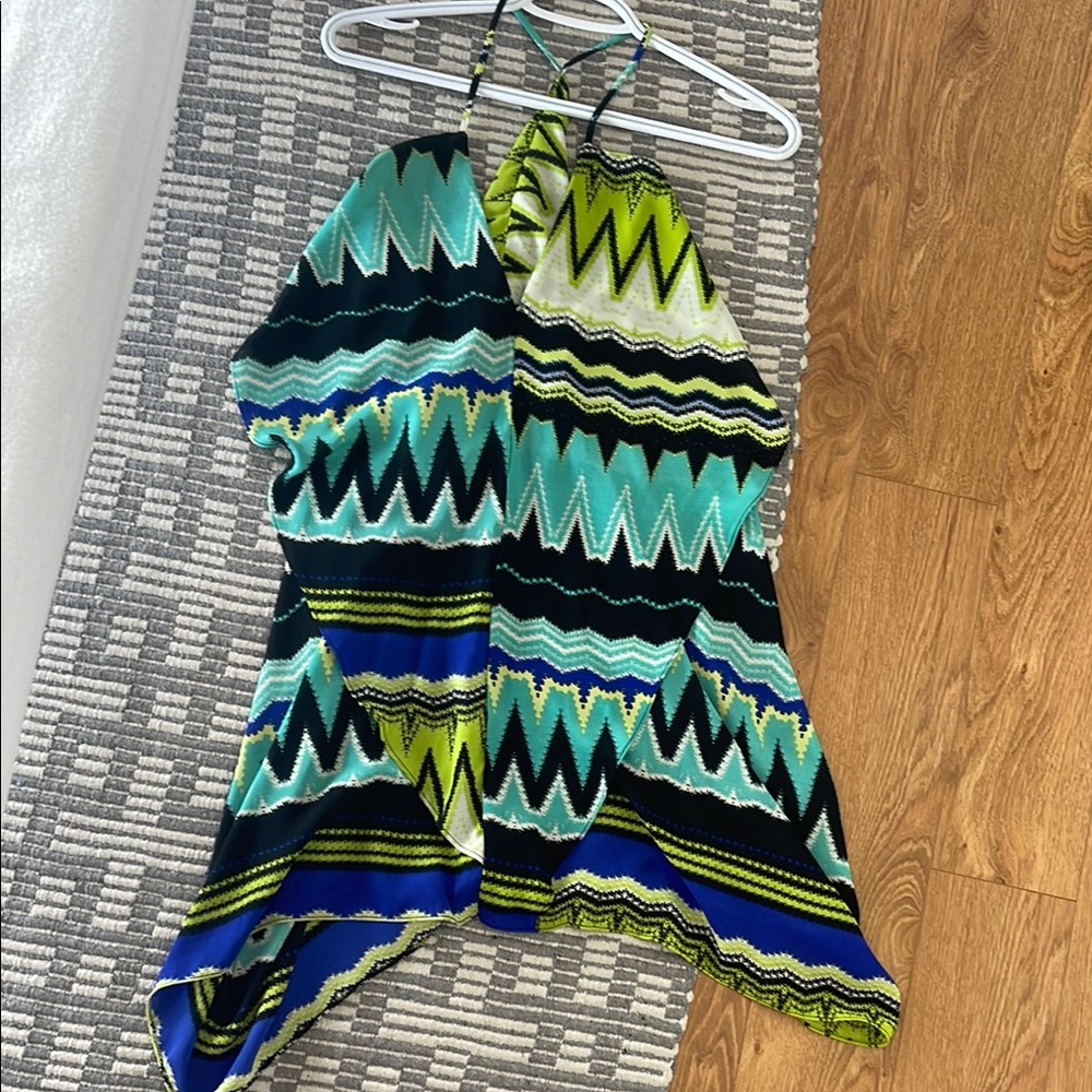 Vibrant Flowy Dress with zigzag pattern - Picture 3 of 5